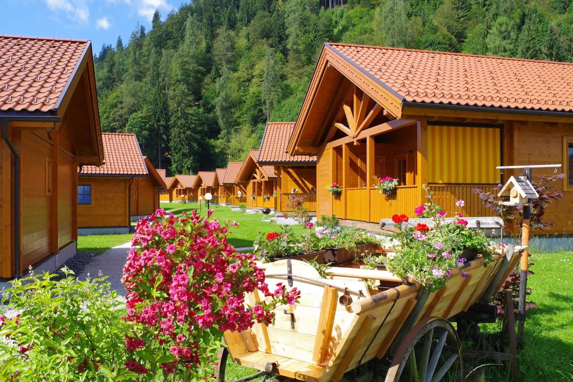 Feriendorf Oberreit Hotell Maishofen Exteriör bild